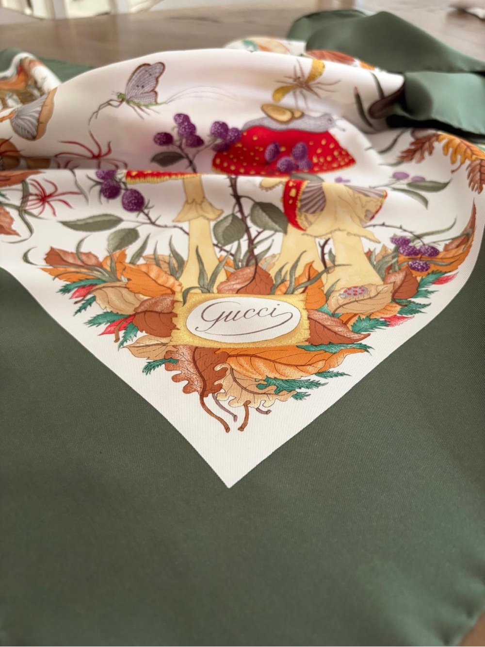 Gucci Silk Scarf Botanical Insect Floral Green Hand Rolled Made in Italy - Picture 9 of 11